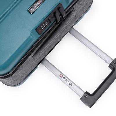 מזוודת טרולי 20" מתקפלת עליה למטוס דגם XFOLD מבית Swiss Voyager בצבע ירוק בקבוק